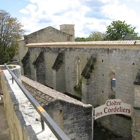 Maison De La Commanderie Гостевой дом